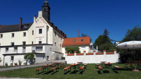 Schloss Weichs zu Regensburg mit 1-2Schlafzimmer Parkplatz Internet 60qm Zentrum